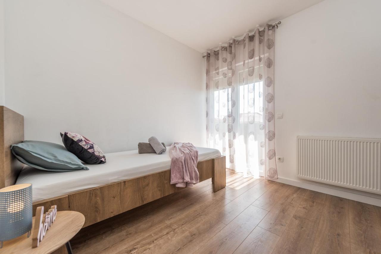 Apartmani Dmarie Privlaka  Exterior foto